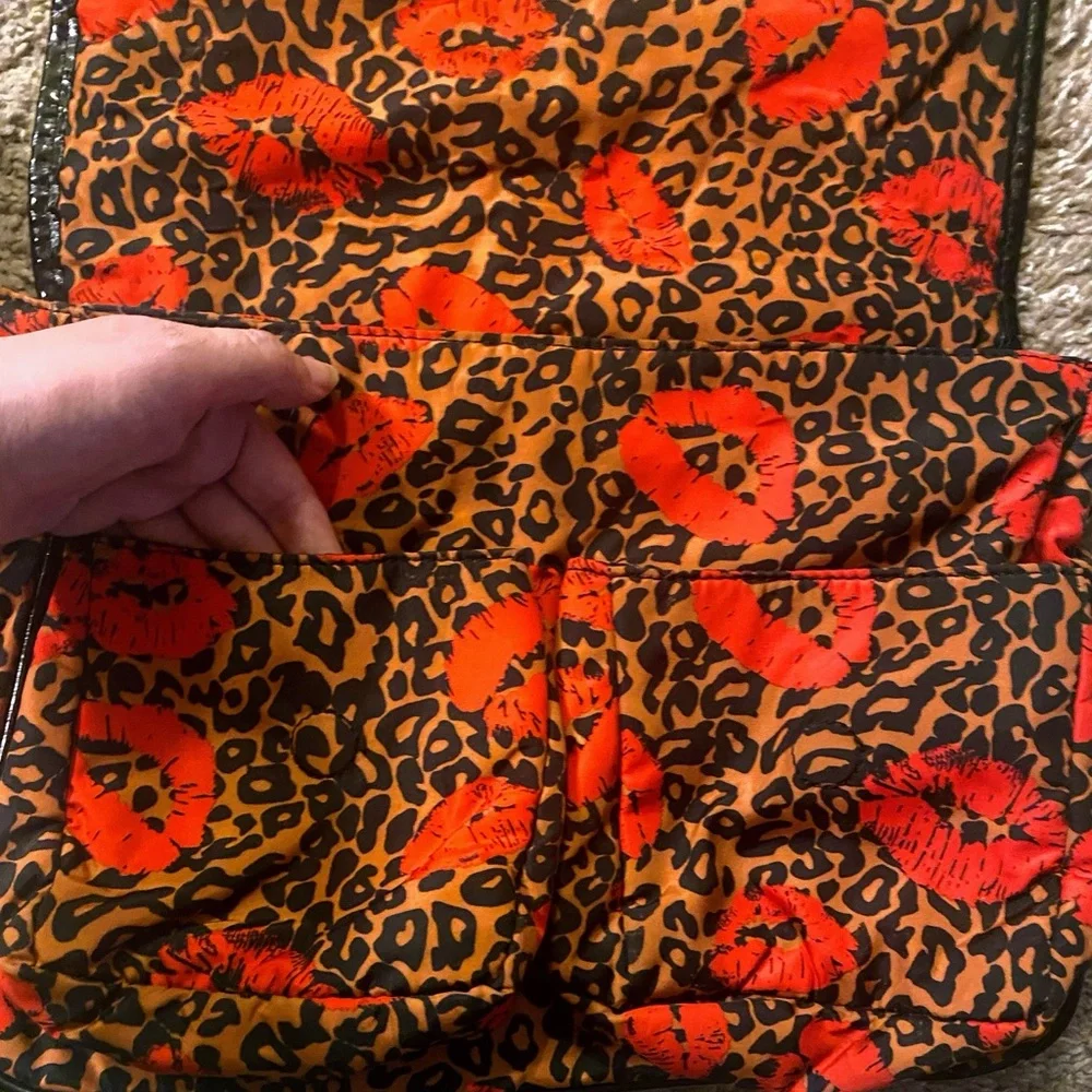 Betseyville by Betsey Johnson messenger bag Amazing condition No callouts Pretty